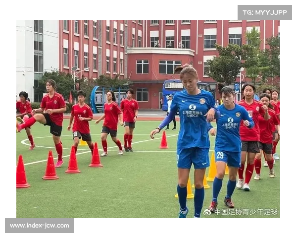 达州籍运动员余垵慧回乡指导青少年训练 助力足球发展与成长 达州籍运动员余垵慧回乡指导青少年训练 助力足球发展与成长