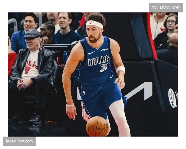 戴维斯独行侠赛季新高32分13篮板 复出表现提振球队